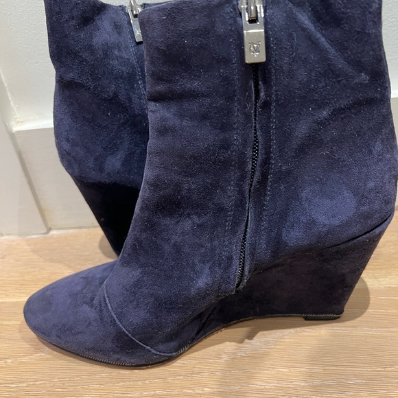 Vince Camino hidden Wedge Navy boots. Size 7. Excellent condition - Picture 6 of 16